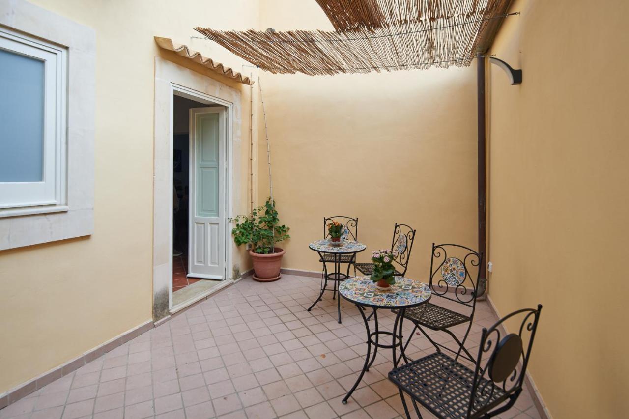 Galleria Del Duomo Bed and Breakfast Syrakusa Exteriör bild